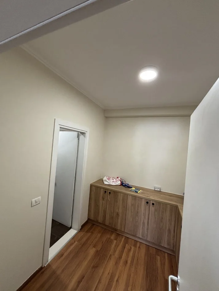 Tirane, jepet me qera zyre Kati 7, 146 m² 1.600 € (Zogu zi)