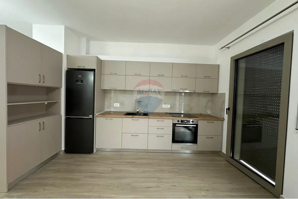 Tirane, jepet me qera apartament 1+1 , 79 m² 600 € 