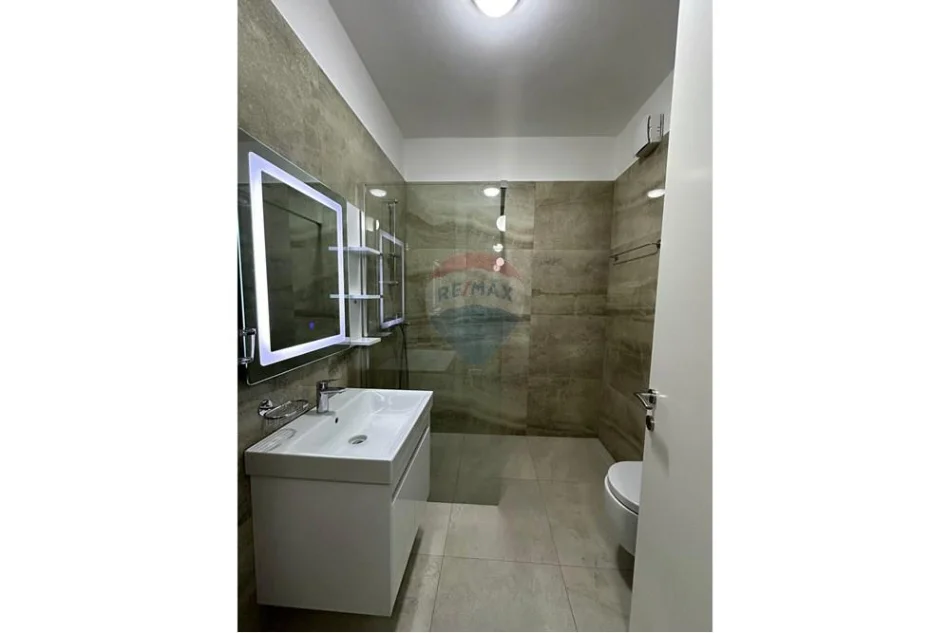Tirane, jepet me qera apartament 1+1 , 79 m² 600 € 