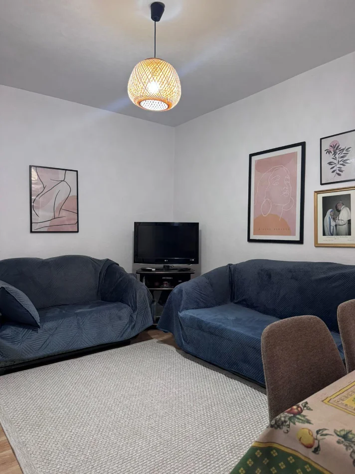 Tirane, jepet me qera apartament 1+1 Kati 3, 57 m² 380 € (Rruga Naim Frasheri tek Ambasada Greke)