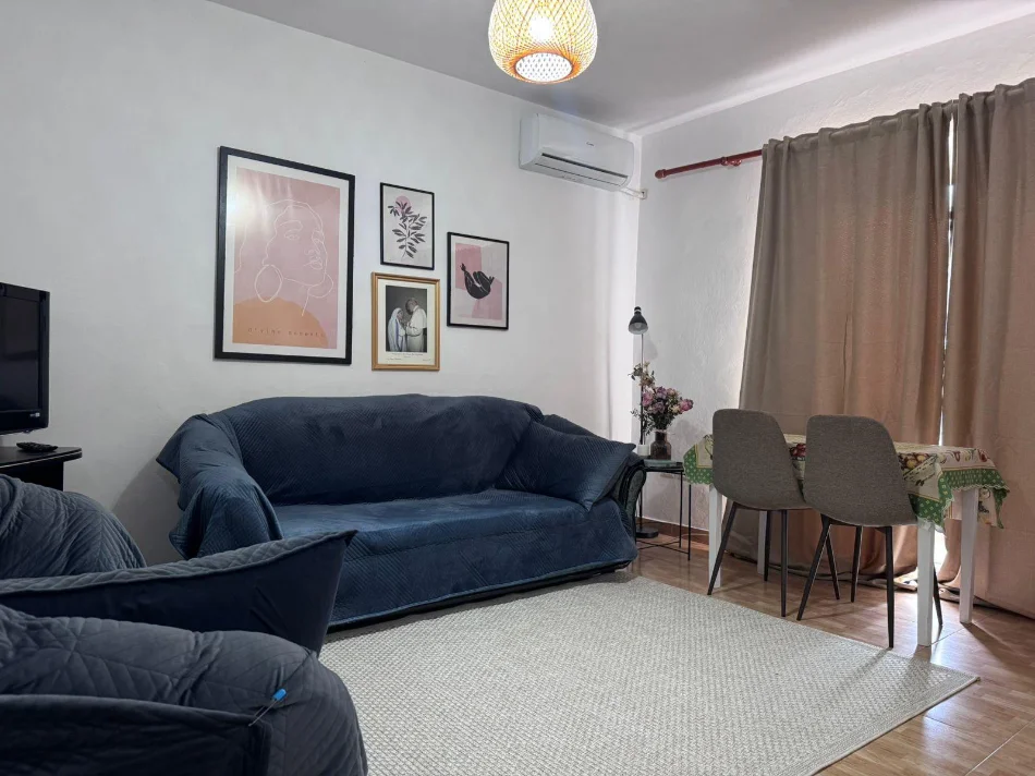 Tirane, jepet me qera apartament 1+1 Kati 3, 57 m² 380 € (Rruga Naim Frasheri tek Ambasada Greke)