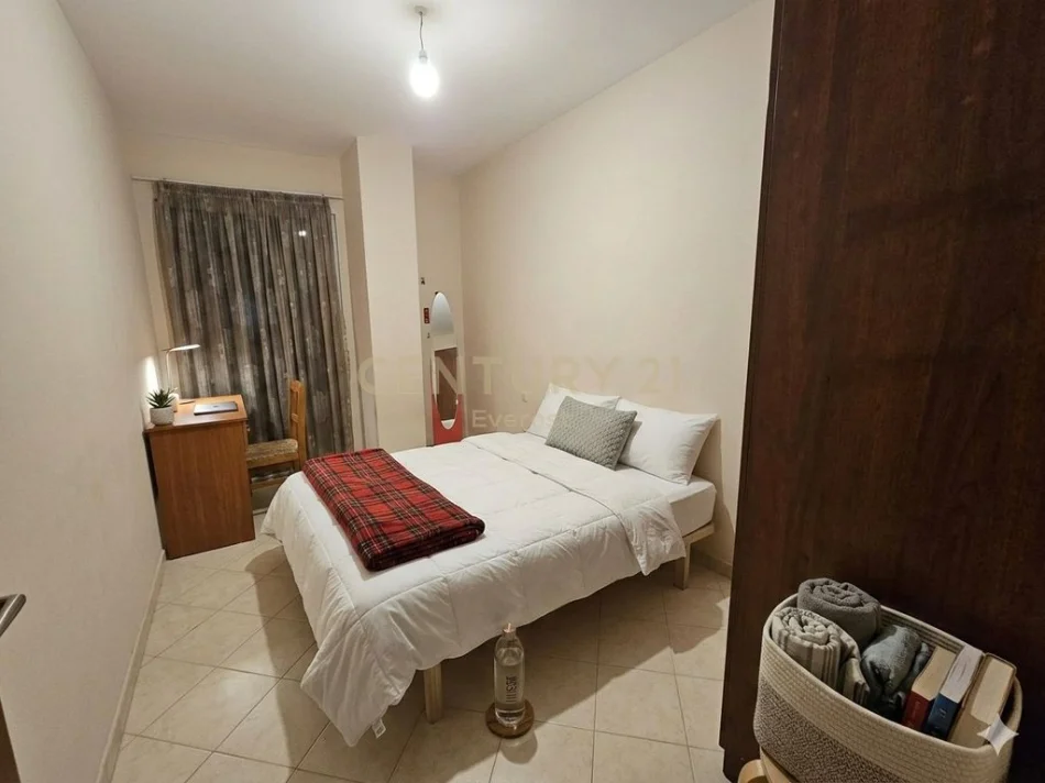 Tirane, shes apartament 2+1 Kati 4, 104 m² 140.000 € (Yzberisht)