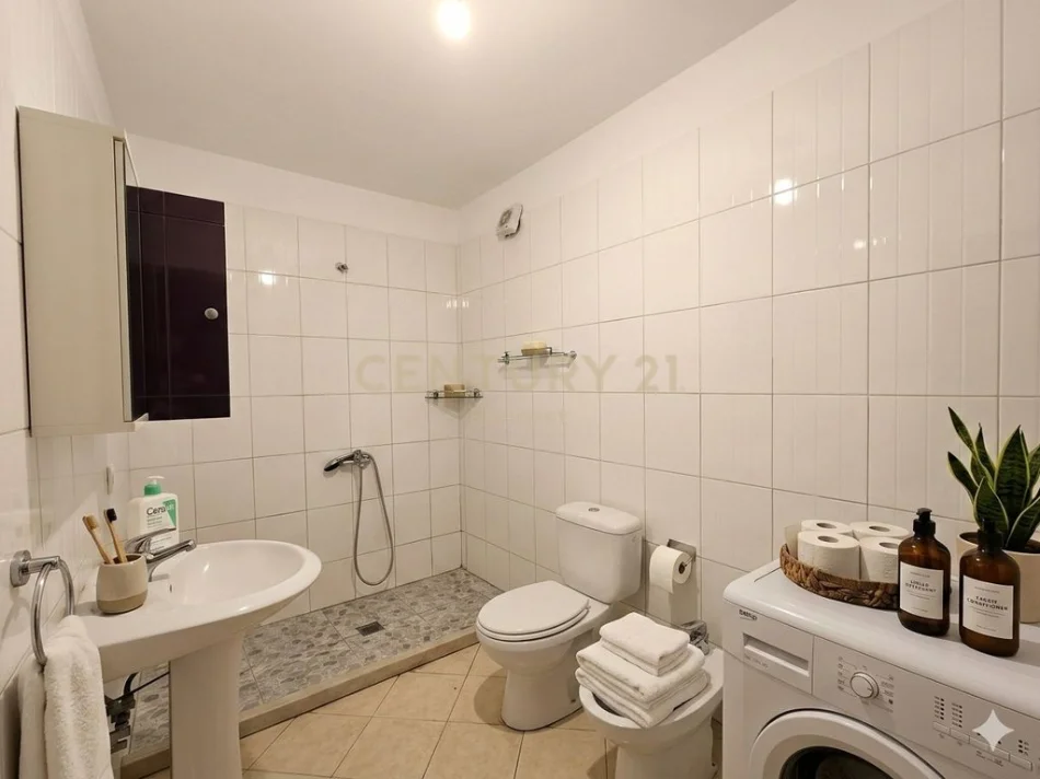 Tirane, shes apartament 2+1 Kati 4, 104 m² 140.000 € (Yzberisht)