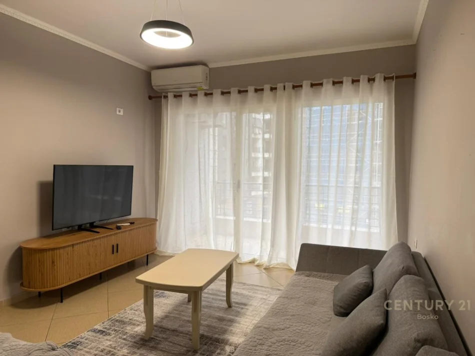 Tirane, jepet me qera apartament 2+1 Kati 2, 99 m² 650 € (Don Bosko)