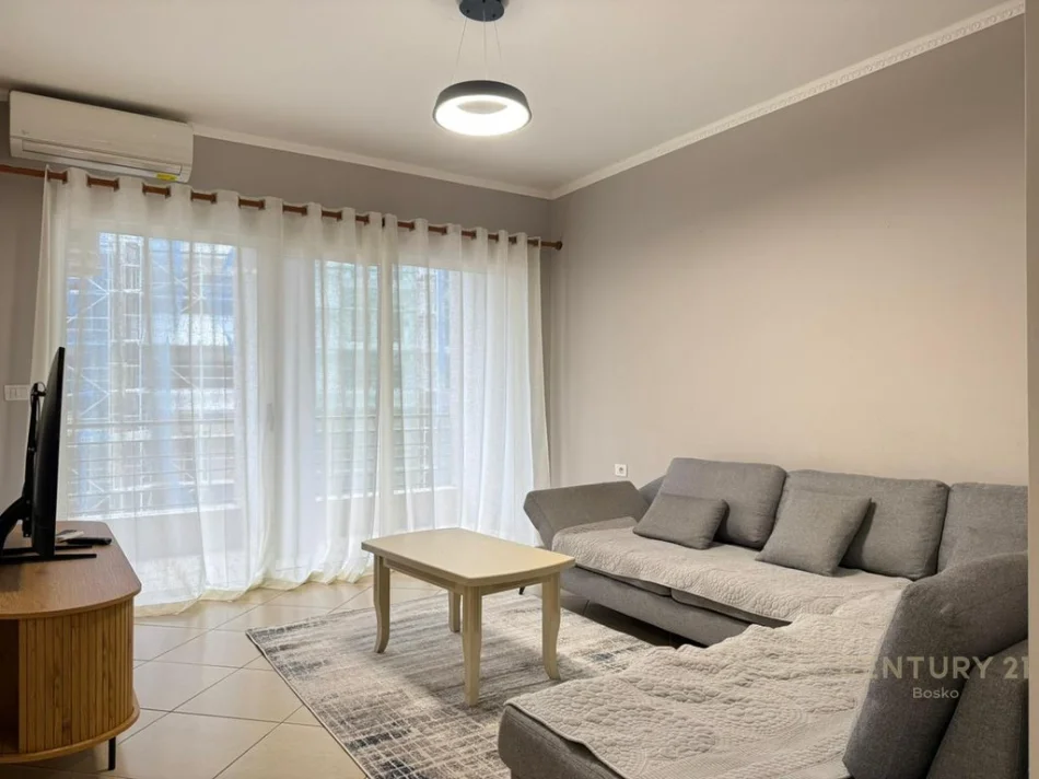 Tirane, jepet me qera apartament 2+1 Kati 2, 99 m² 650 € (Don Bosko)