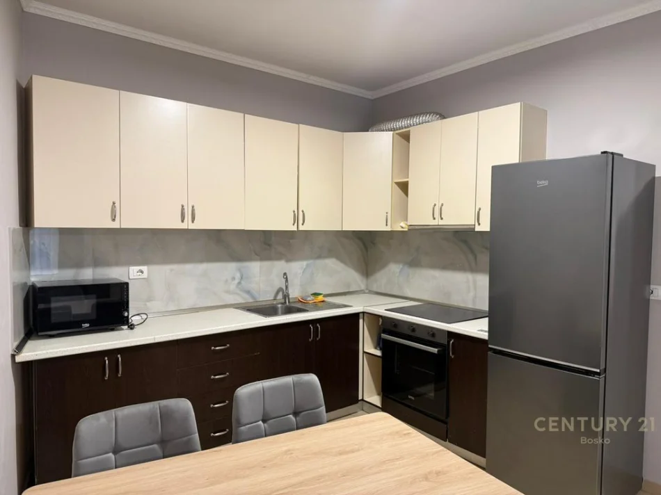 Tirane, jepet me qera apartament 2+1 Kati 2, 99 m² 650 € (Don Bosko)