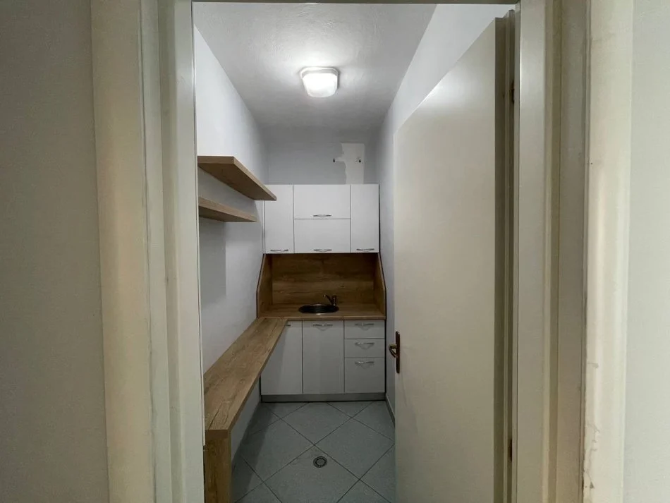 Tirane, jepet me qera , 1.200 € 