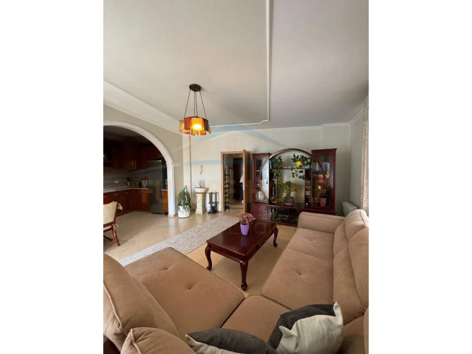 Tirane, shitet apartament 2+1+Ballkon Kati 2, 103 m² 118.000 € (Fresk)