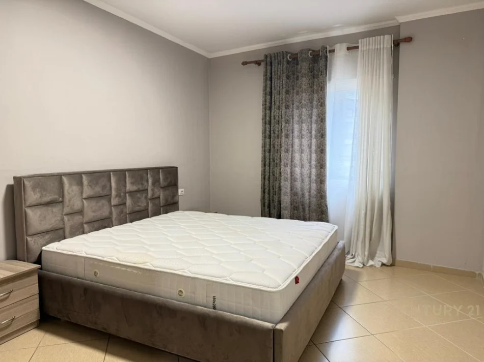Tirane, jepet me qera apartament 2+1 Kati 2, 99 m² 650 € (Don Bosko)