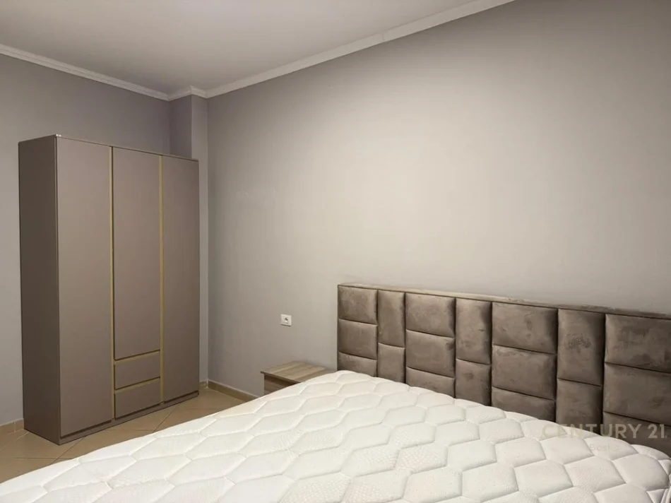 Tirane, jepet me qera apartament 2+1 Kati 2, 99 m² 650 € (Don Bosko)