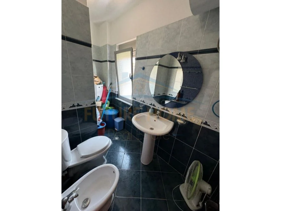 Tirane, shitet apartament 2+1+Ballkon Kati 2, 103 m² 118.000 € (Fresk)