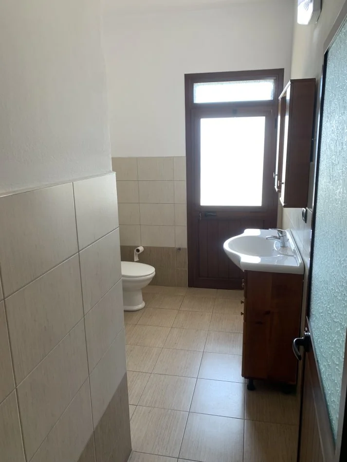 Tirane, jepet me qera shtepi 3+1+Aneks+Ballkon Kati 3, 120 m² 350 € (Laprake)