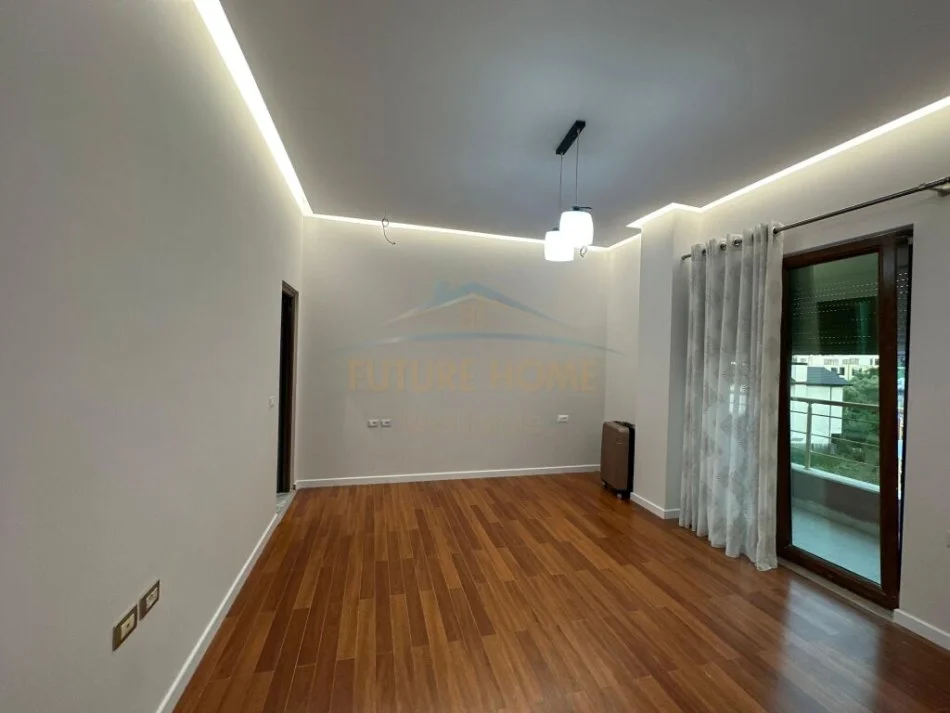 Tirane, shitet apartament 2+1+Ballkon Kati 4, 120 m² 240.000 € (Liqeni i Thate)