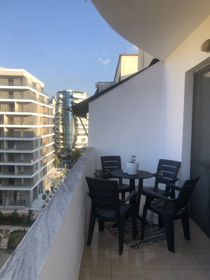 Tirane, jap me qera apartament 1+1+Ballkon Kati 6, 680 € 