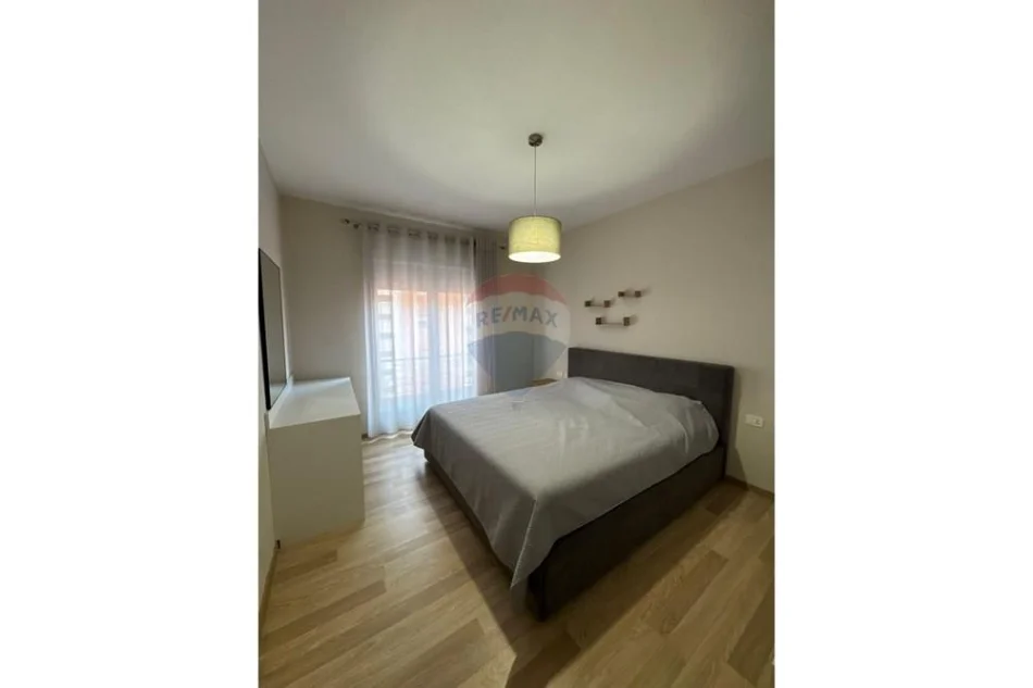 Tirane, jepet me qera apartament 1+1 , 129 m² 1.000 € 
