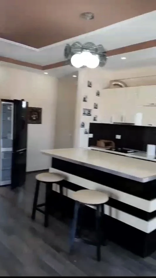 Tirane, jepet me qera shtepi 2+1+Aneks+Ballkon Kati 3, 120 m² 400 € (Sauk)