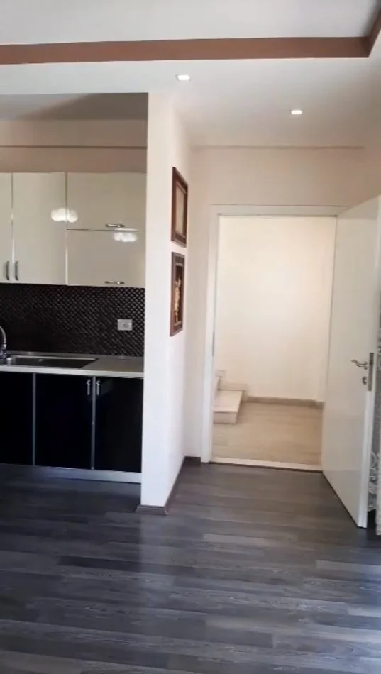 Tirane, jepet me qera shtepi 2+1+Aneks+Ballkon Kati 3, 120 m² 400 € (Sauk)