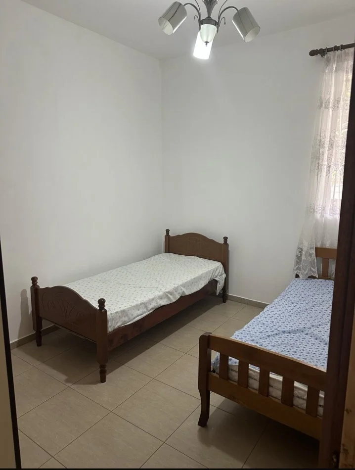 Tirane, jepet me qera shtepi 1+1 Kati 1, 50 m² 270 € (Bulevardi i Ri)