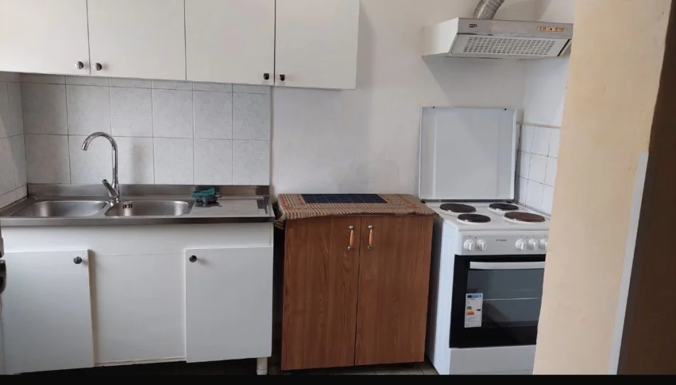 Tirane, jepet me qera apartament 2+1 Kati 4, 70 m² 380 € (Ferit Xhajko)