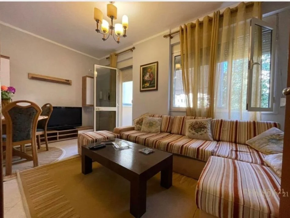 Tirane, jepet me qera apartament 2+1 Kati 2, 75 m² 550 € (Rruga Him Kolli)