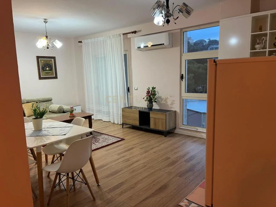 Durres, jepet me qera apartament 2+1 Kati 5, 100 m² 450 € 