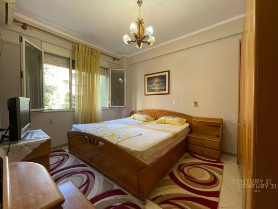Tirane, jepet me qera apartament 2+1 Kati 2, 75 m² 550 € (Rruga Him Kolli)