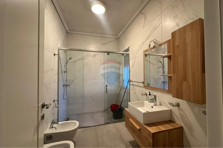 Tirane, jepet me qera Vile 3 Katshe , 197 m² 3.000 € 