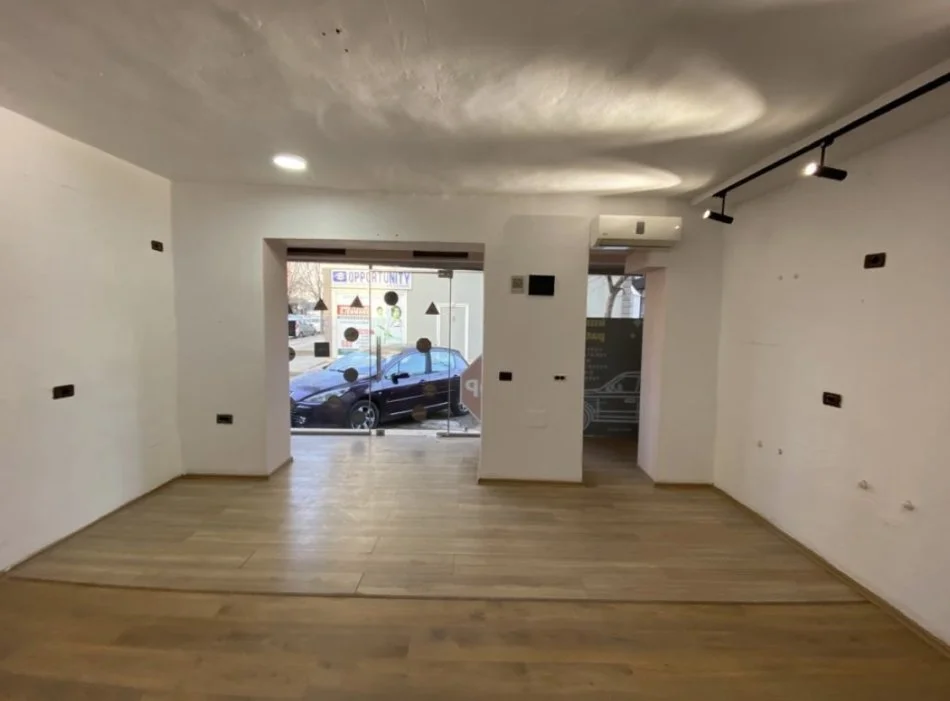 Tirane, jepet me qera ambjent biznesi Kati 0, 40 m² 350 € (Pediatria)