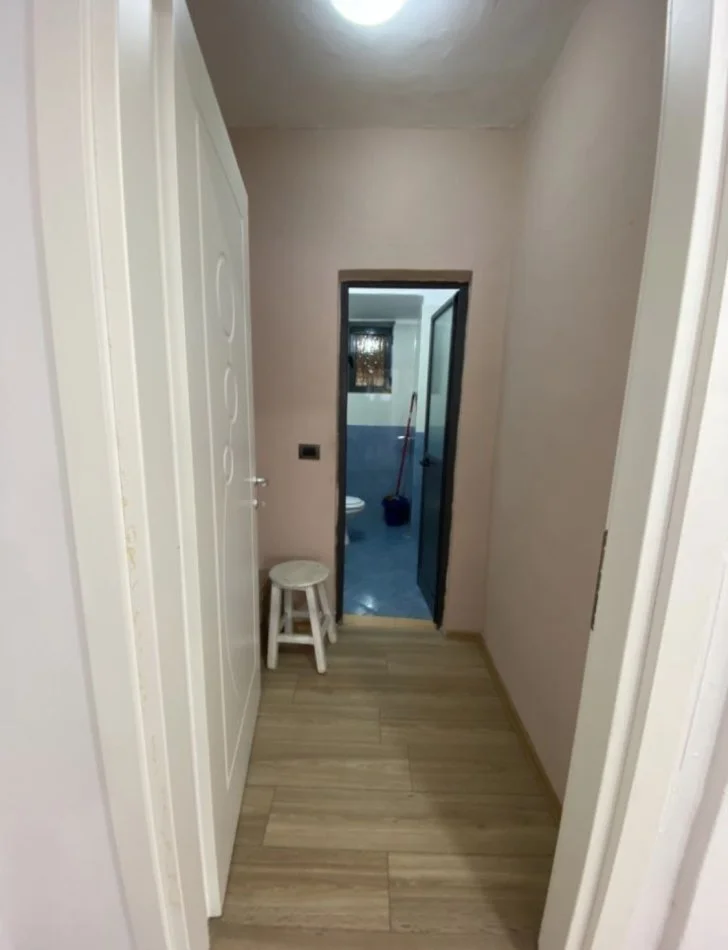 Tirane, jepet me qera ambjent biznesi Kati 0, 40 m² 350 € (Pediatria)