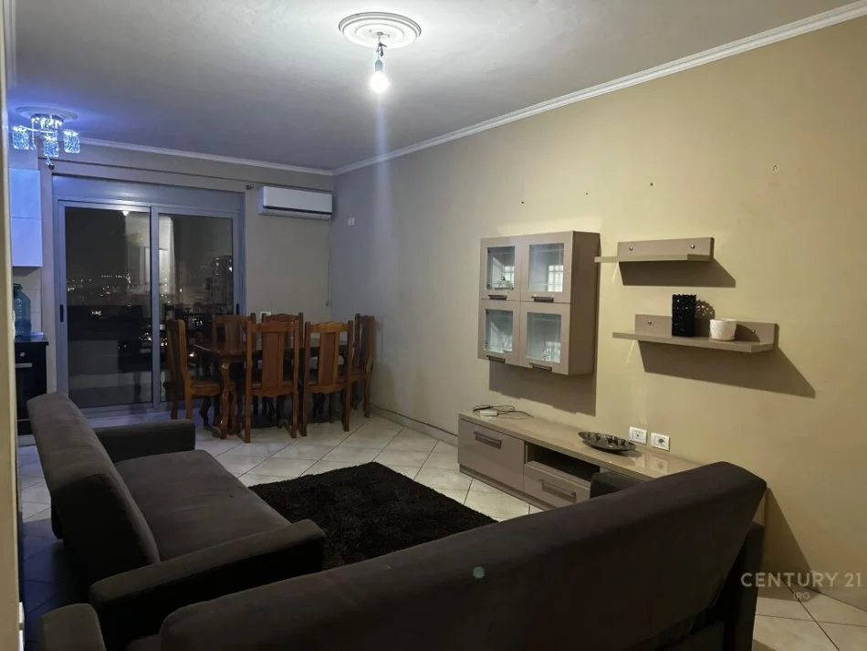 Tirane, jepet me qera apartament 2+1 Kati 7, 82 m² 450 € (Spitali Hygea)