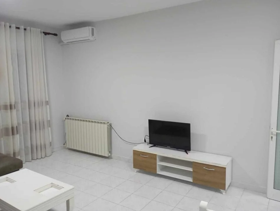 Tirane, shitet 2+1 Kati 2, 100 m² (Komuna e parisit)