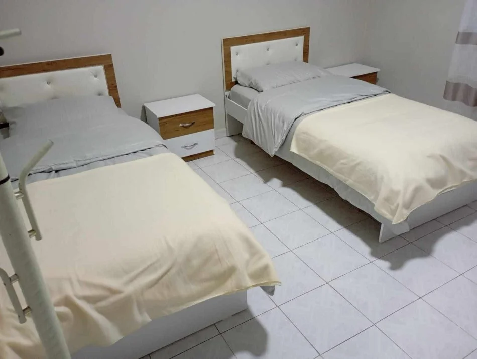 Tirane, shitet 2+1 Kati 2, 100 m² (Komuna e parisit)
