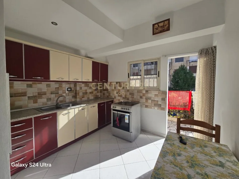 apartament 1+1 durres, pran spitalit cmimi 330 €