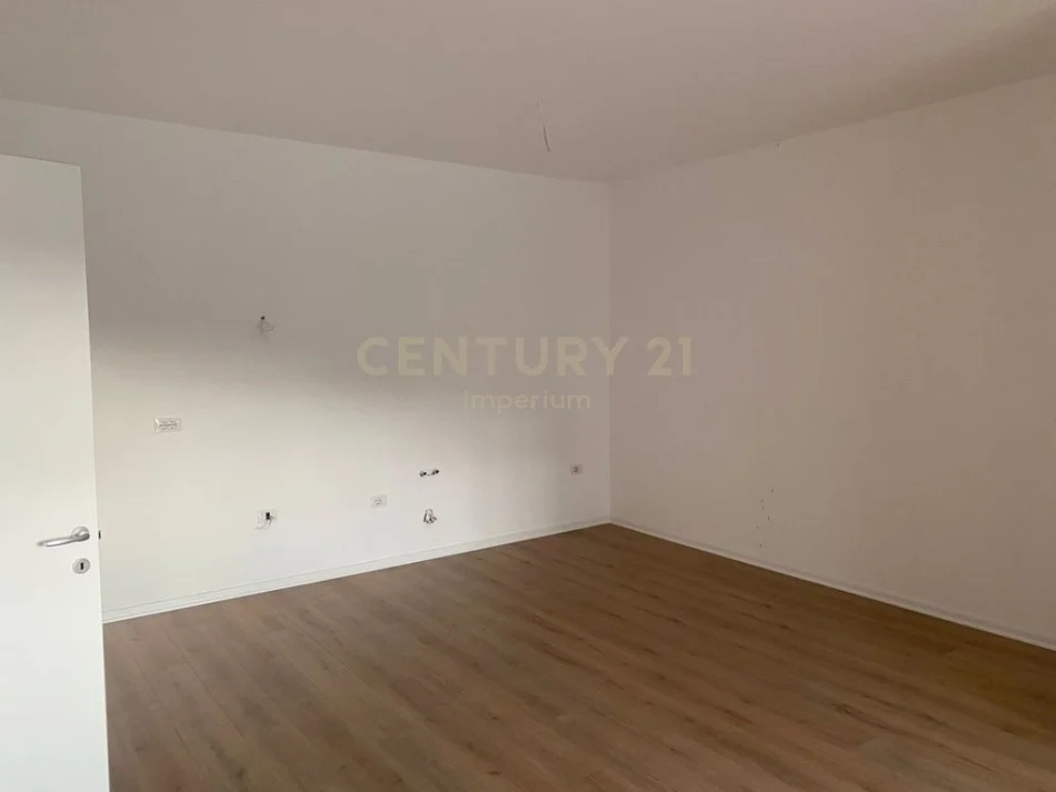 Tirane, shitet apartament 2+1 , 115 m² 162.000 € (Unaza e Re)