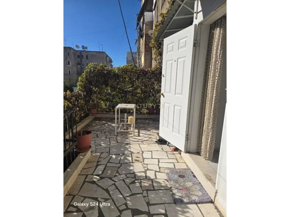 apartament 1+1 durres, pran spitalit cmimi 330 €