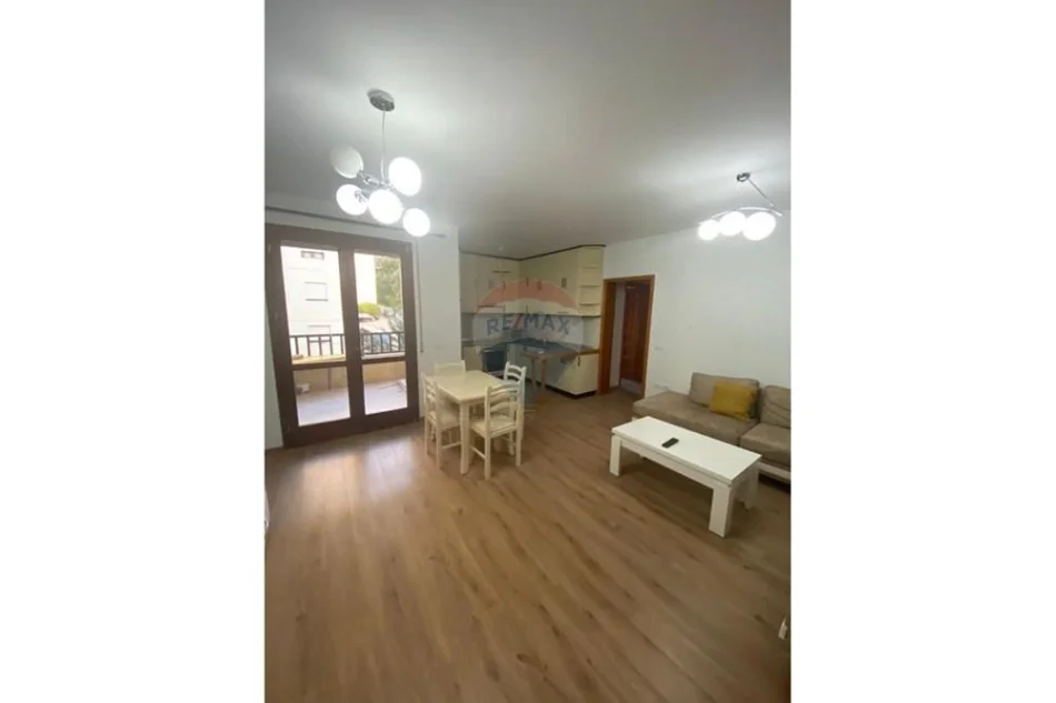 Tirane, shitet apartament 1+1 , 72 m² 130.000 € 