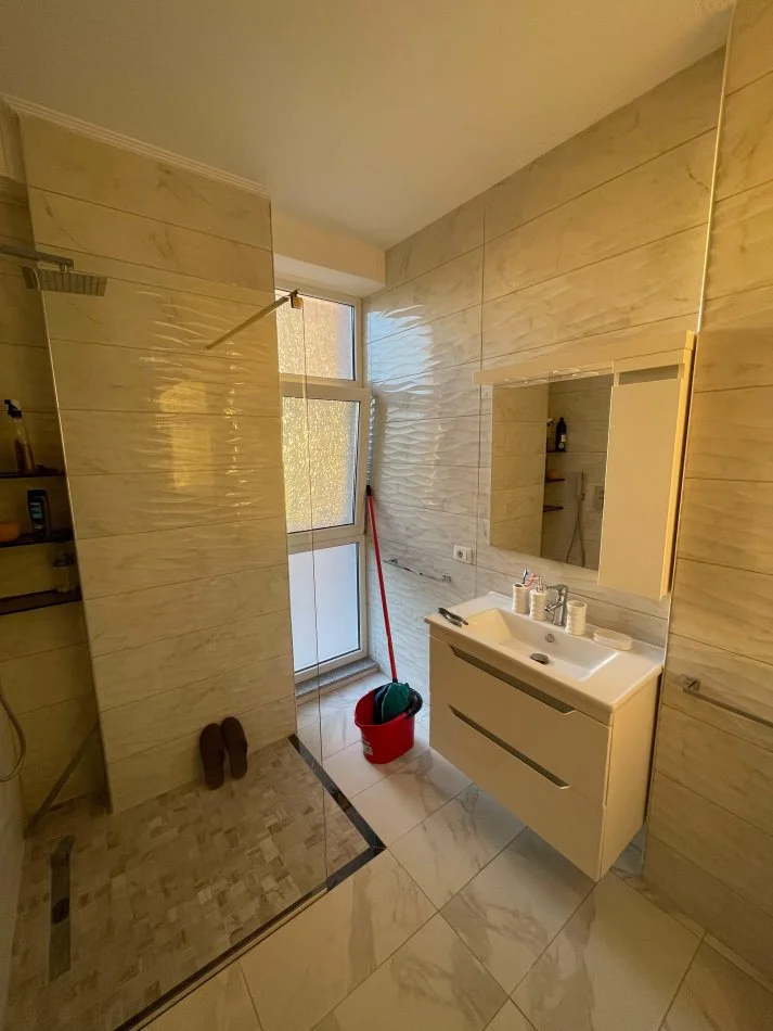 Tirane, shitet apartament 2+1+Ballkon Kati 3, 119 m² 200.000 € (5 maj)