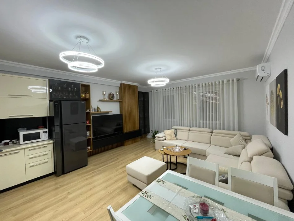 Tirane, shitet apartament 2+1+Ballkon Kati 3, 119 m² 200.000 € (5 maj)