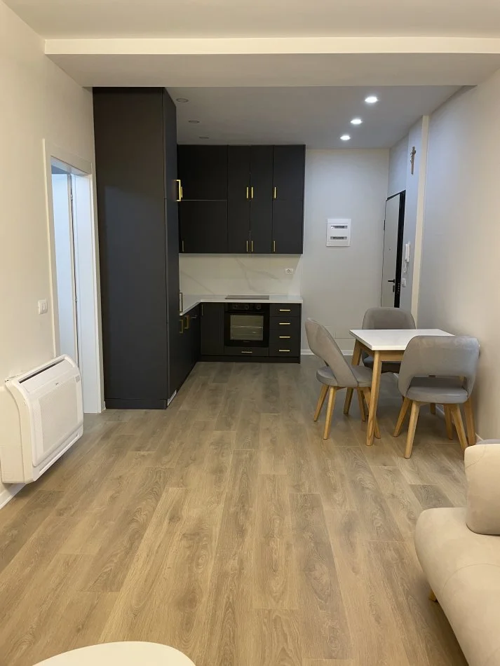 Tirane, jepet me qera apartament 3+1+Ballkon Kati 3, 125 m² 450 € (Dalip Topi)