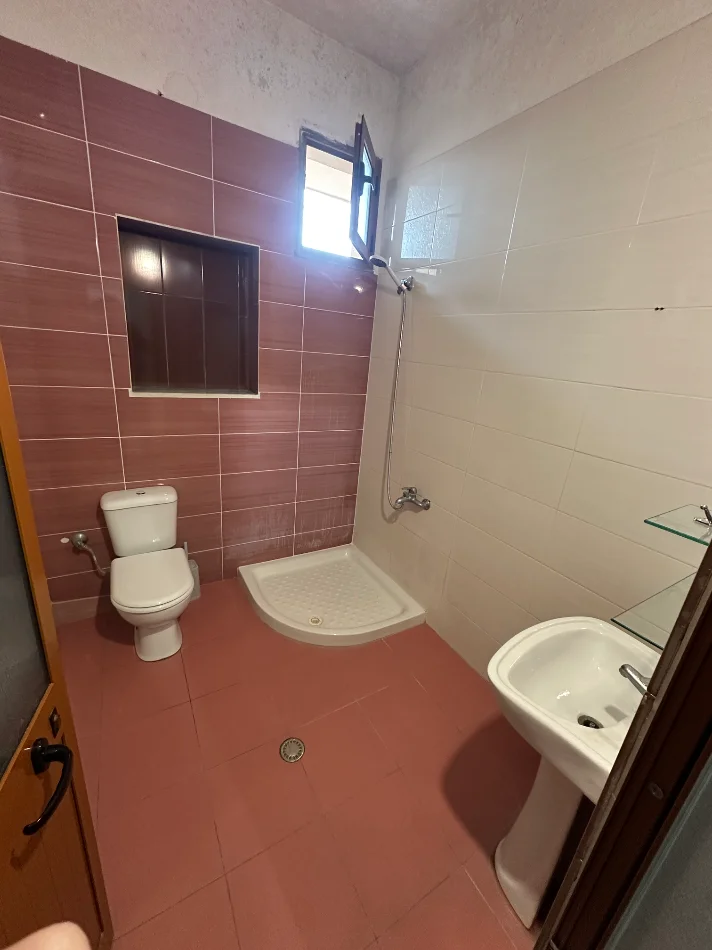 Tirane, jepet me qera garsonier 1+1+Ballkon Kati 2, 40 m² 310 € (Rruga Havzi Nela)
