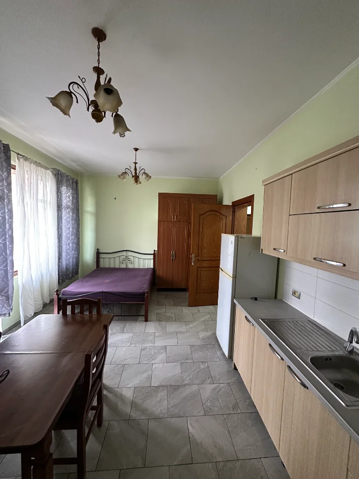 Tirane, jepet me qera garsonier 1+1+Ballkon Kati 2, 40 m² 310 € (Rruga Havzi Nela)
