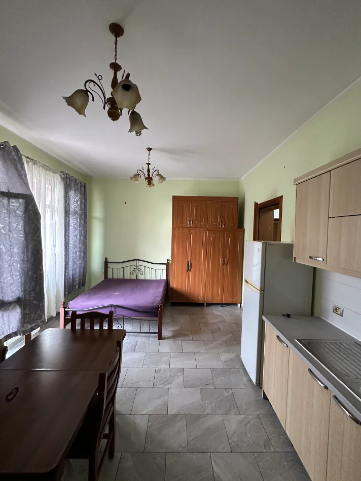 Tirane, jepet me qera garsonier 1+1+Ballkon Kati 2, 40 m² 310 € (Rruga Havzi Nela)