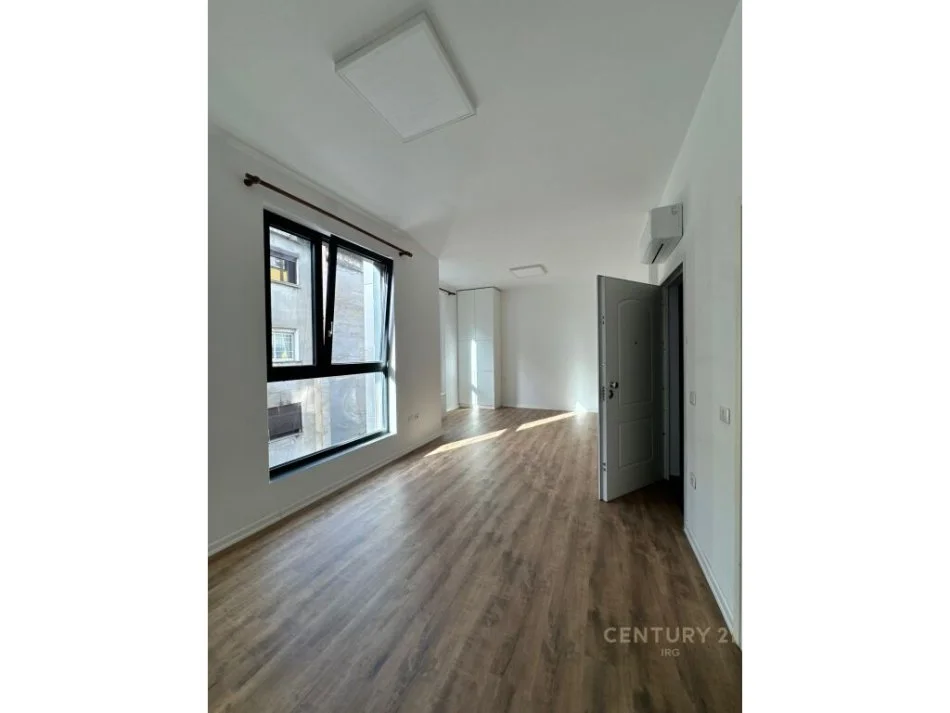 Tirane, jepet me qera zyre Kati 2, 35 m² 650 € (Rruga e Elbasanit)