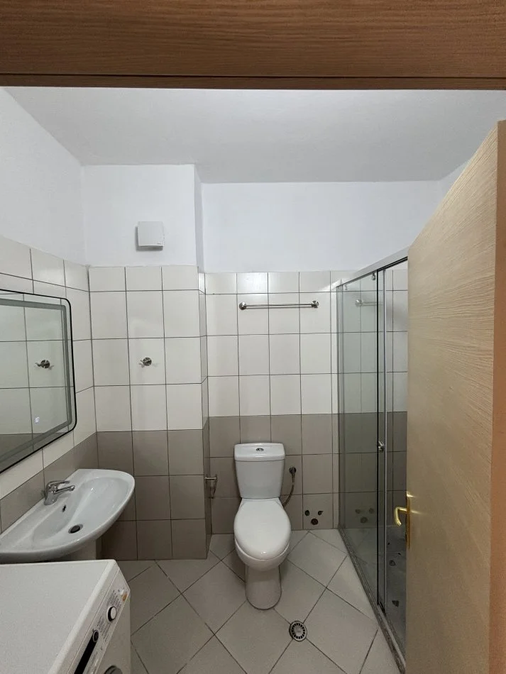 Tirane, shitet apartament 1+1+Ballkon Kati 5, 72 m² 145.000 € (Bill Klinton)