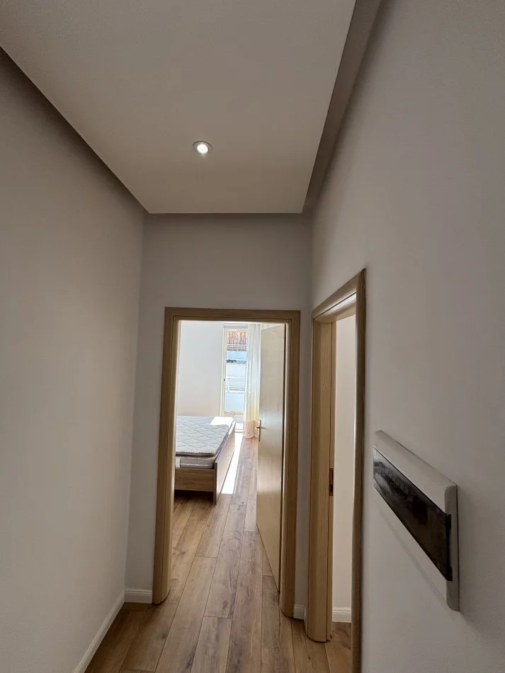 Tirane, shitet apartament 1+1+Ballkon Kati 5, 72 m² 145.000 € (Bill Klinton)