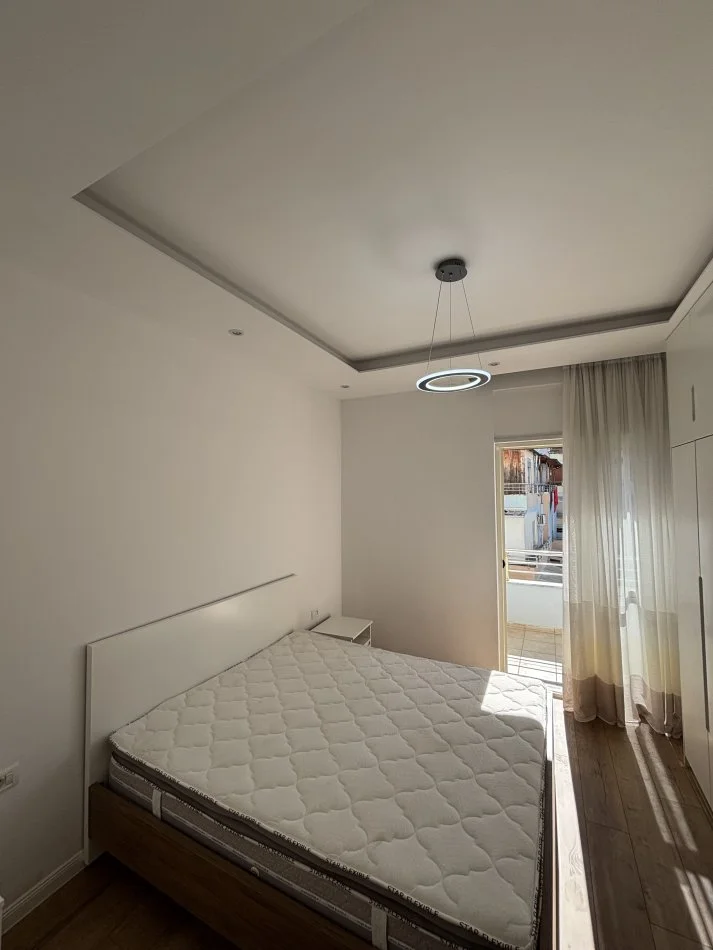 Tirane, shitet apartament 1+1+Ballkon Kati 5, 72 m² 145.000 € (Bill Klinton)