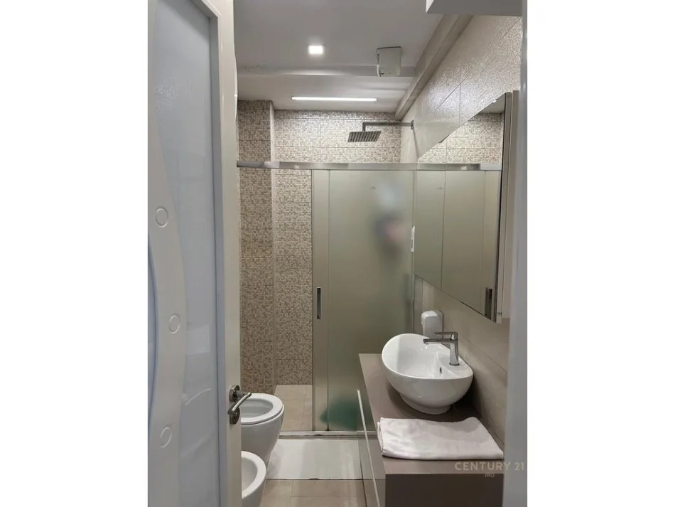 Tirane, jepet me qera apartament 2+1 Kati 2, 90 m² 1.000 € 