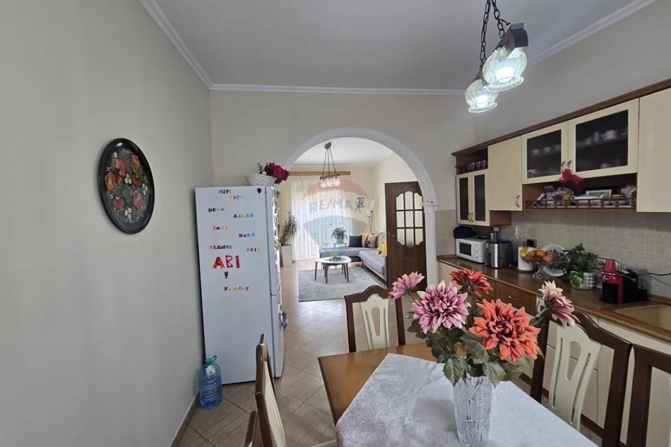 Tirane, shitet apartament 3+1 , 98 m² 275.000 € 