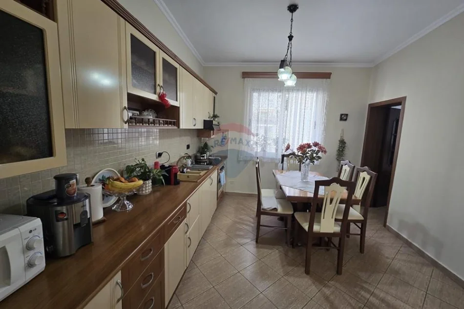 Tirane, shitet apartament 3+1 , 98 m² 275.000 € 