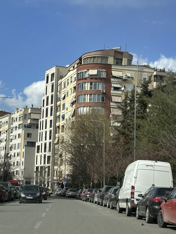 Tirane, jepet me qera apartament 1+1 Kati 7, 70 m² 1.000 € (APARTAMENT 1+1 ME QIRA RR.KOSOVARVE)